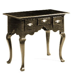 Dressing table on cabriole legs with squared feet and incised bead on skirt