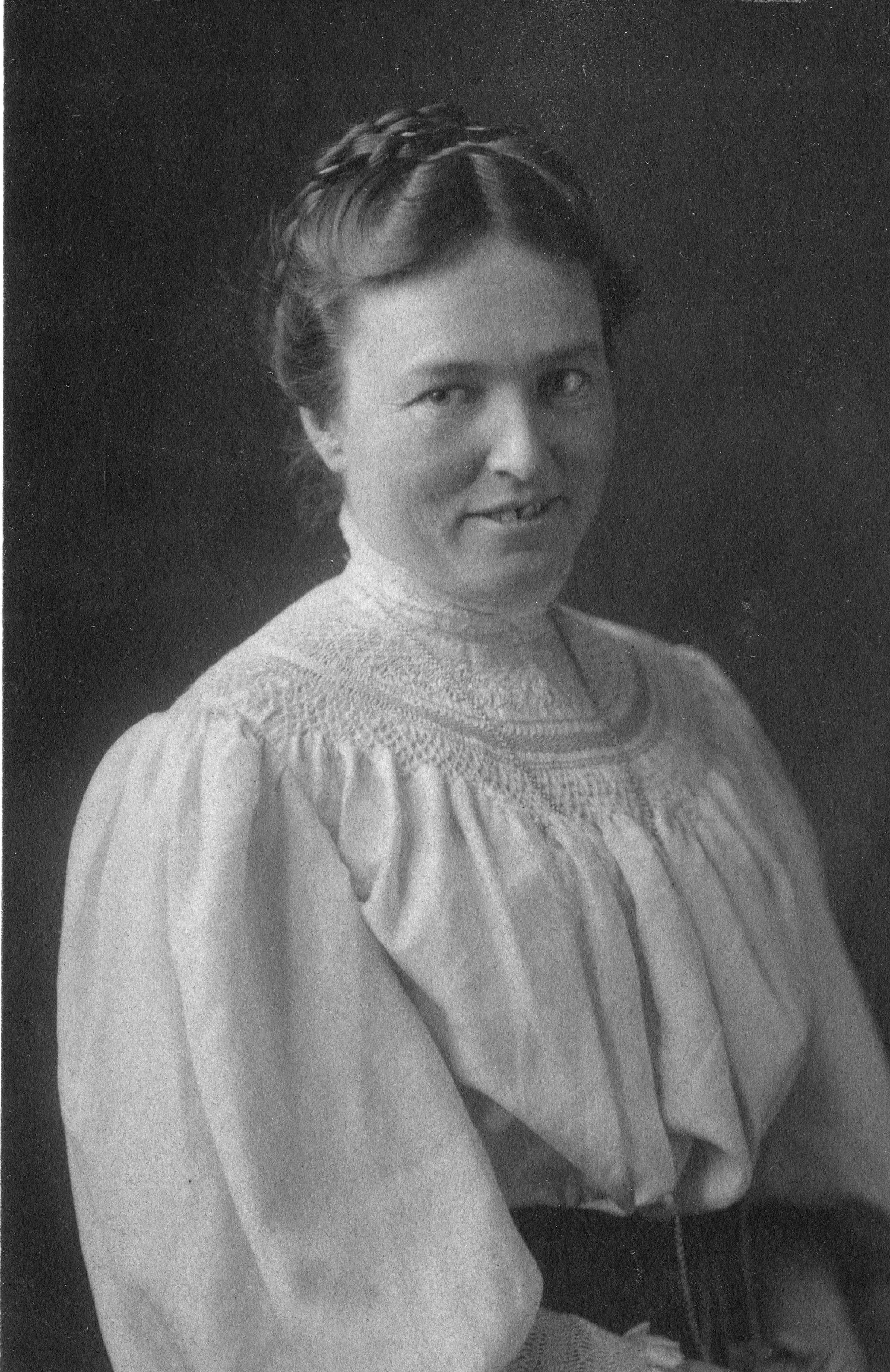 1906 portrait of woman