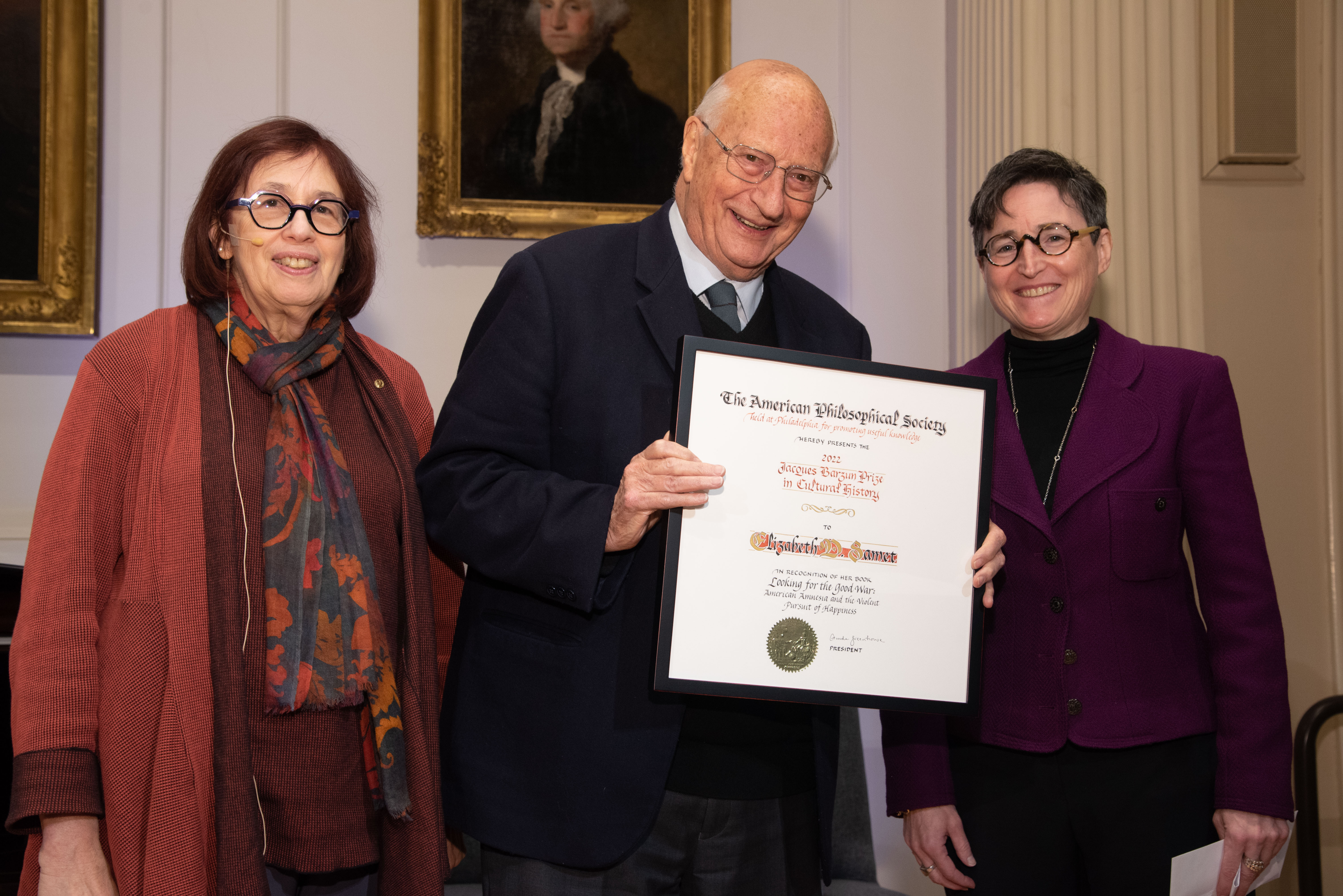 Elizabeth Samet receiving the prize certificate