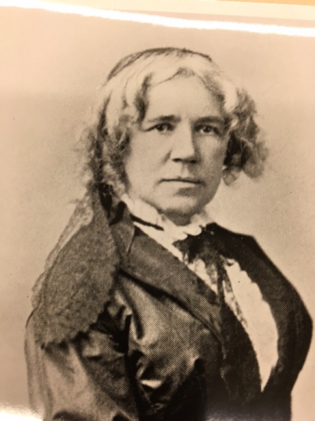 picture of woman in 19th century clothing