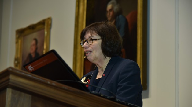 Linda Greenhouse at podium