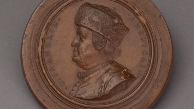 photo of a medallion with a profile portrait of Benjamin Franklin