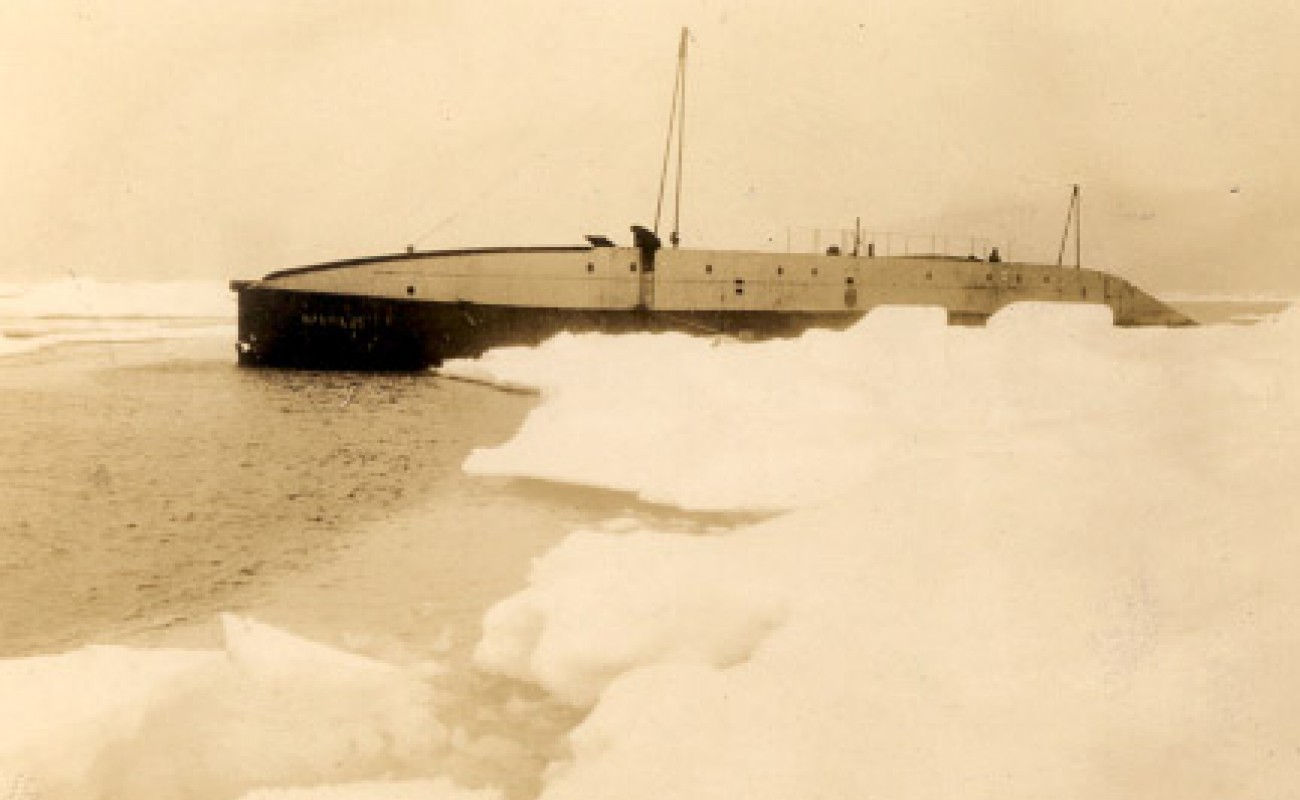 Submarine stuck in ice