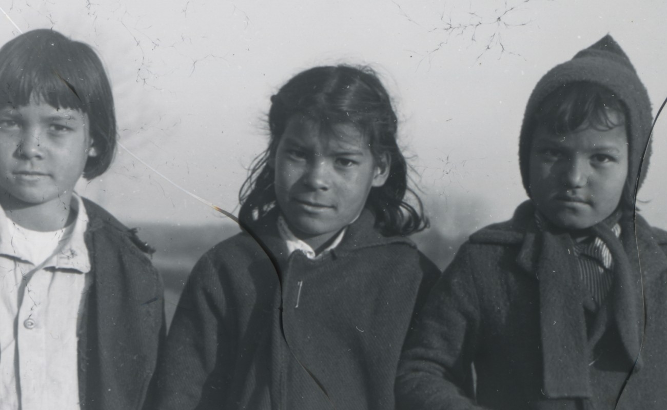 Black-and-white glass lantern slide of three Houma children.